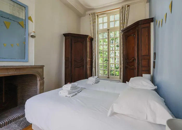 Exceptional - 2br 4p- Notre-dame Cathedral Apartment *