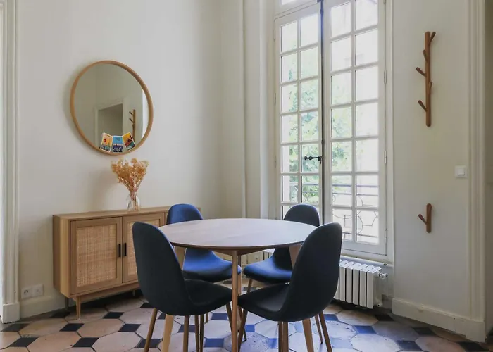 Exceptional - 2br 4p- Notre-dame Cathedral Apartment *